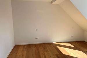 Außergewöhnliche 2,5-Zimmer-DG-Wohnung mit Schlafebene & Balkon – direkt am Rotebühlplatz – Christophstraße 5, 70178 Rathaus, Stuttgart – Vorschaubild 5