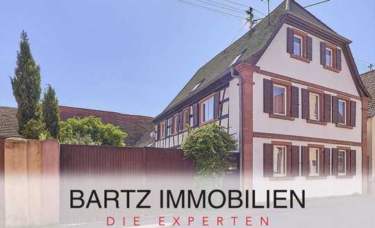 Charakterstarkes Fachwerkhaus mit großzügigem Raumensemble, Hof und Scheune