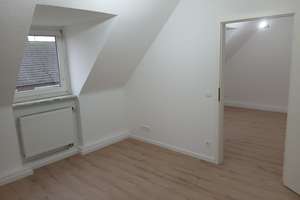 Schöne, neue renovierte DG Wohnung – Krefelder Straße 246, 47229 Friemersheim, Duisburg – Vorschaubild 3
