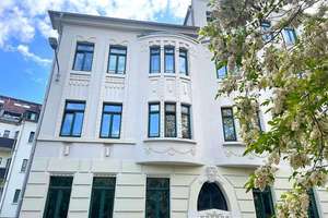 Vermietete Altbauwohnung mit Balkon, Stuckelementen und Stellplatz in Leipzig-Reudnitz