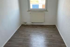 Frisch renovierte 3-Zimmer Wohnung im 2.OG mit Balkon! – Am Bahnhof 38, 6577 Heldrungen – Vorschaubild 3