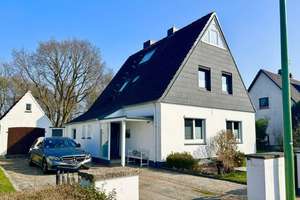 Attraktives Einfamilienhaus mit viel Platz – Die vollständige Adresse der Immobilie erhältst du vom Anbieter., 27574 Surheide, Bremerhaven – Vorschaubild 1