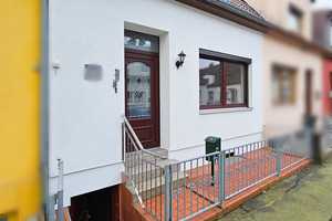 Reihenhaus mit Garten in einer Sackgasse in Bremen Gröpelingen zu verkaufen! Voll unterkellert! – Bremen – Vorschaubild 2