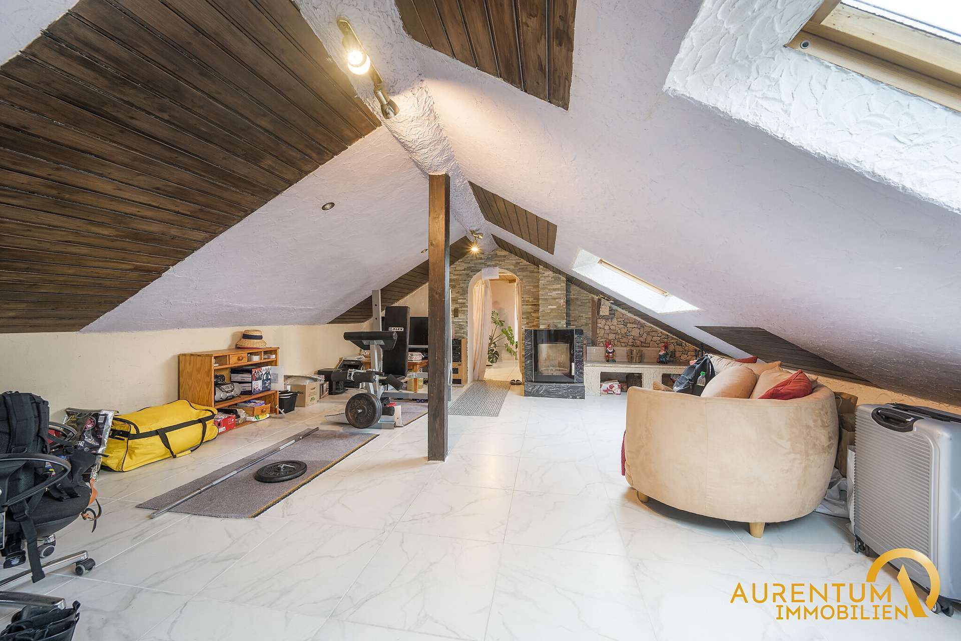 Immobilie in Bruckberg - SOFORT FREI: Großzügiger Bungalow mit Einliegerwohnung, weitläufigem Grundstück und einmaligem Blick - Bild 5