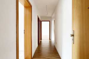 Einfache 2-Raum-Wohnung mit saniertem Tageslichtbad und Abstellraum in Buckau zu vermieten! – Karl-Schmidt-Straße 1, 39104 Magdeburg – Vorschaubild 2