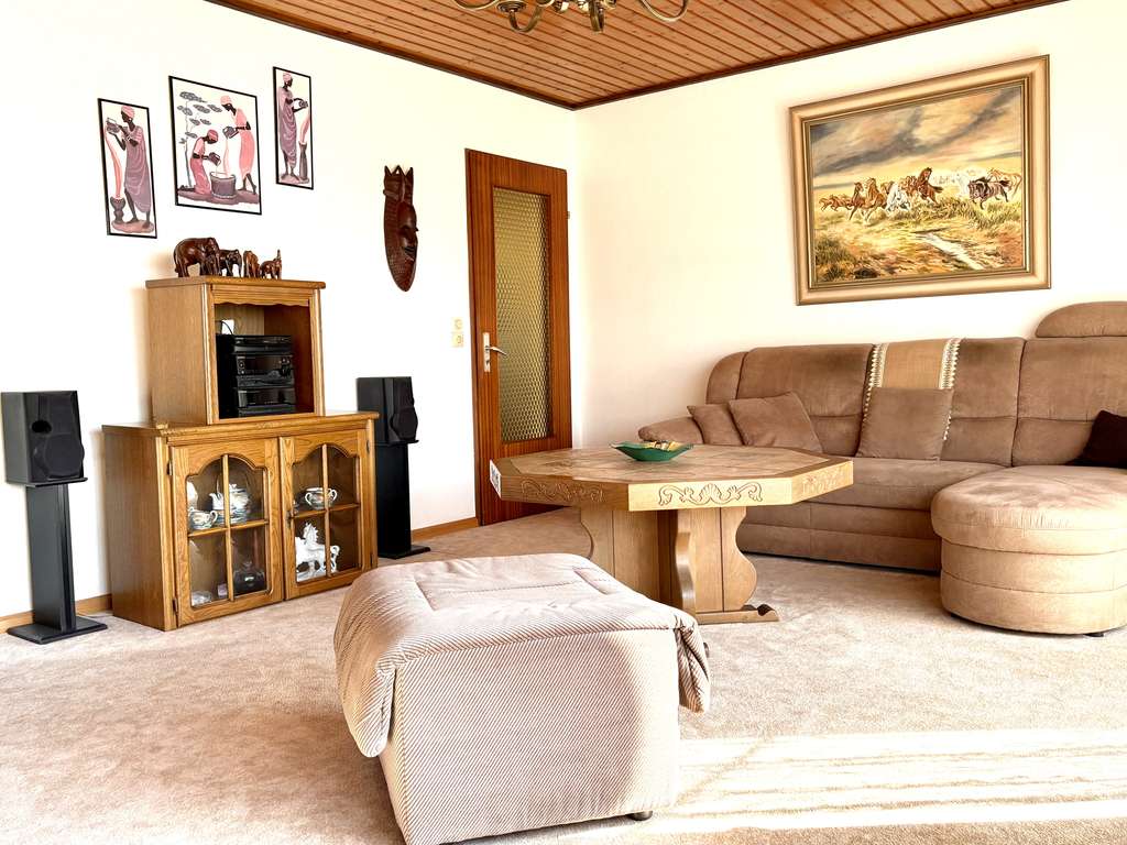 Immobilie in Hemsbach - Familientraum - Großzügig wohnen: viel Licht, zwei Etagen und ein herrlicher Garten und Südbalkon h - Bild 4