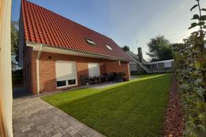 Friedrichsfehn: Neubau schöne DHH mit vier Zimmern, Carport und Stellplatz