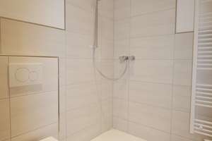 Sonnige 3-Zi. Oase mit Terrasse & XL-Garten am Zylinderviertel (Nähe UKE) – Neuwertiger Zweitbezug! – Henning-Wulf-Weg 14a, 22529 Lokstedt, Hamburg – Vorschaubild 9