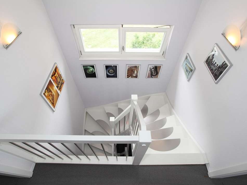 Lichtdurchflutetes Treppenhaus