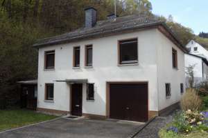 -- Charmantes EFH mit Garten in Idar-Oberstein -- – Die vollständige Adresse der Immobilie erhältst du vom Anbieter., 55743 Idar-Oberstein – Vorschaubild 1