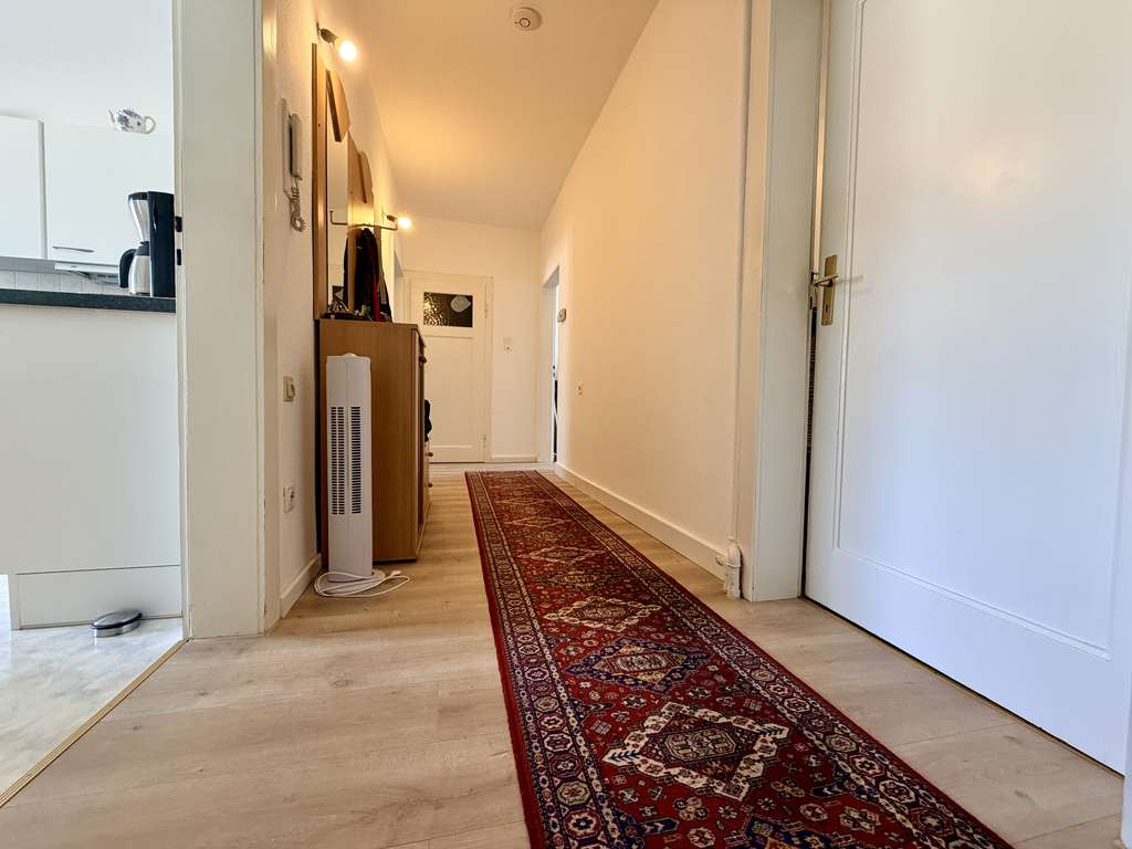 Immobilie in Neu-Isenburg - ***Zentral wohnen, ruhig leben – Charmante 3-Zimmer-Wohnung im 6-Familienhaus in Neu-Isenburg*** - Bild 1