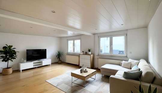 Bild von ZWEI WOHNEINHEITEN, EIN ZUHAUSE 🌟 Vielseitiges Zweifamilienhaus mit großem Hof in Rodgau!