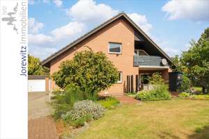 Zentrumsnah in Brackwede: Zweifamilienhaus mit Doppelgarage und großem Gartengrundstück – Die vollständige Adresse der Immobilie erhältst du vom Anbieter., 33647 Brackwede, Bielefeld – Vorschaubild 3