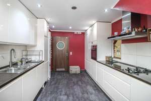 Altbau trifft Wohnkomfort: Maisonette mit Aufzug, TG-Stellplatz in zentraler Lage von Stuttgart – Die vollständige Adresse der Immobilie erhältst du vom Anbieter., 70174 Relenberg, Stuttgart – Vorschaubild 5