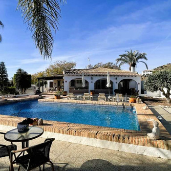 Sehr private 4-Schlafzimmer-Villa mit Pool auf einem 6000 m² großen Grundstück in La Muleria