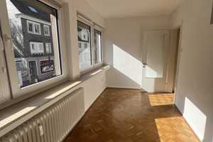 Ansprechende 4-Raum-Wohnung mit Balkon in Siegens bester Lage mit Blick ins Grüne – Siegen-Wittgenstein (Kreis) – Vorschaubild 13
