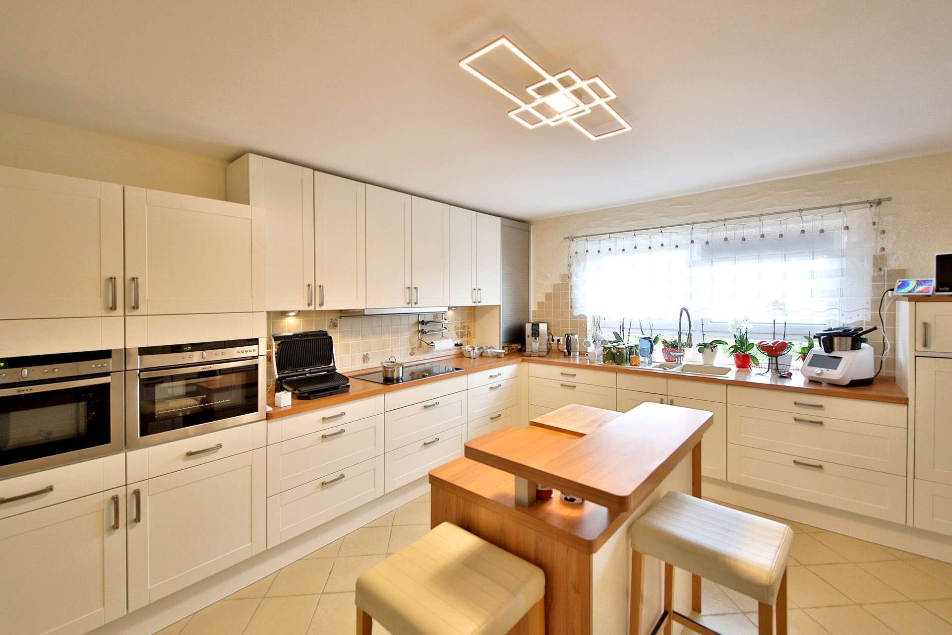 Immobilie in Buggingen - Vielseitiges Wohn- und Geschäftshaus in Buggingen – stilvoll wohnen und arbeiten unter einem Dach - Bild 3