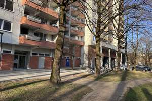 RESERVIERT! Sonnige 3-Zimmer-Familienwohnung, große Loggia, TG-Stellplatz, ca. 80m2