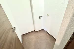 Helle 3-Zi.-Dachgeschosswohnung mit 2 Bädern, EBK und Terrasse mit Weitblick – Westbahnhofstraße 15, 7745 Jena-Süd, Jena – Vorschaubild 9