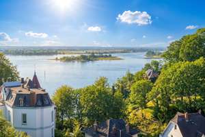 Penthouse mit Elbpanorama in Blankenese Tiefgarage · Glasaufzug · barrierearm