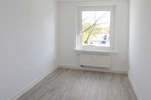 Großer Balkon... frisch renoviert... neuer Vinylbelag... – Zschopauer Straße 58B, 9111 Zentrum, Chemnitz – Vorschaubild 4