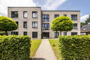 Modernes Penthouse mit Dachterrasse, Licht und Linie