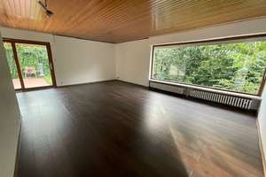 Modernisierter Bungalow  mit ELW und großem Garten  in  Topwohnlage – Die vollständige Adresse der Immobilie erhältst du vom Anbieter., 65795 Hattersheim am Main – Vorschaubild 1
