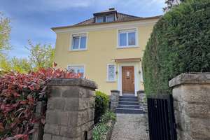 Charmantes Einfamilienhaus mit Ausbaupotenzial, großem Garten und Garage in ruhiger  Wohngegend