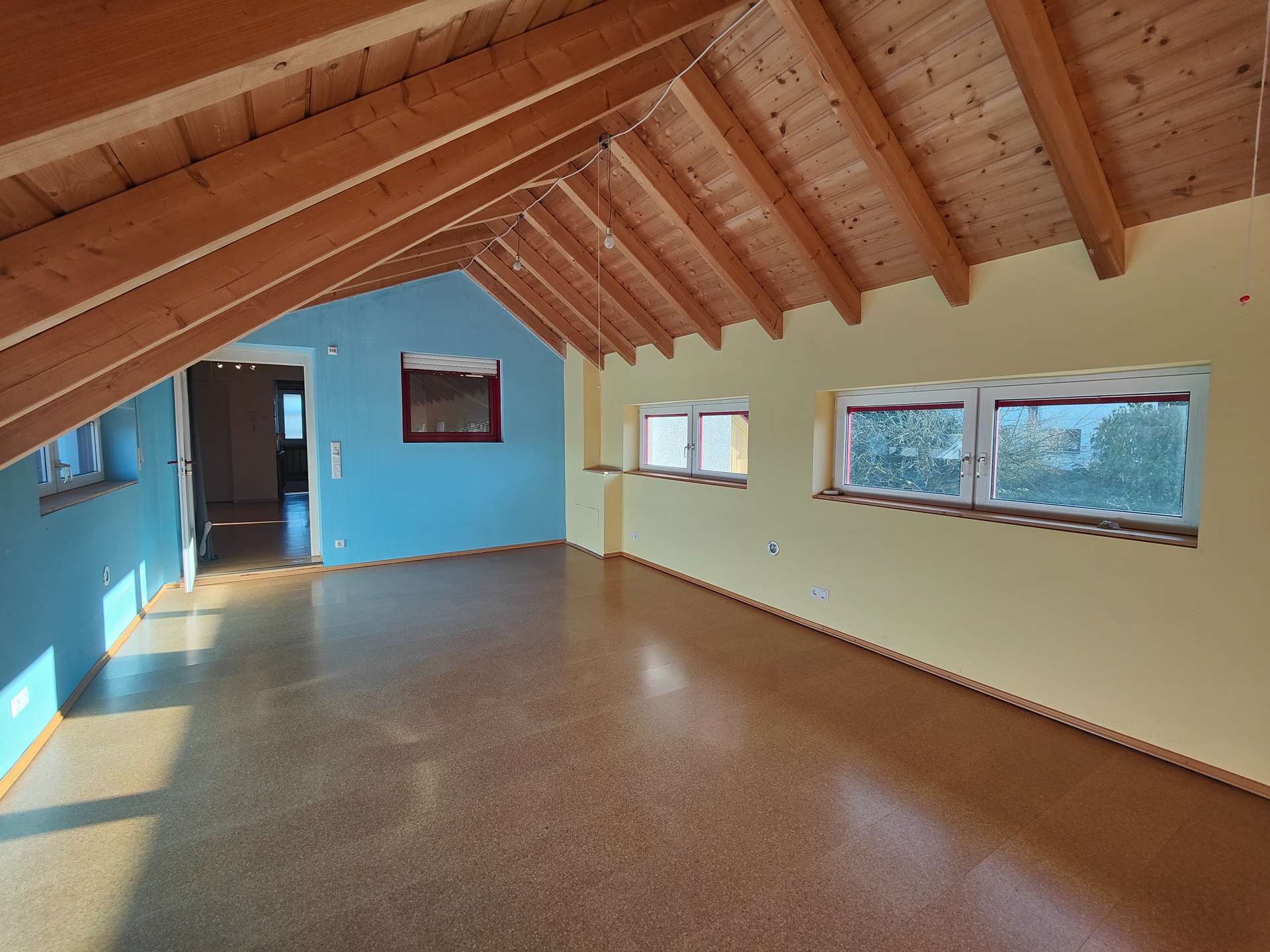 Immobilie in Ahorn - Wohnhaus für Ihre Familie mit separat zugänglichem Einliegerbereich - inkl. Doppelgarage - Bild 2