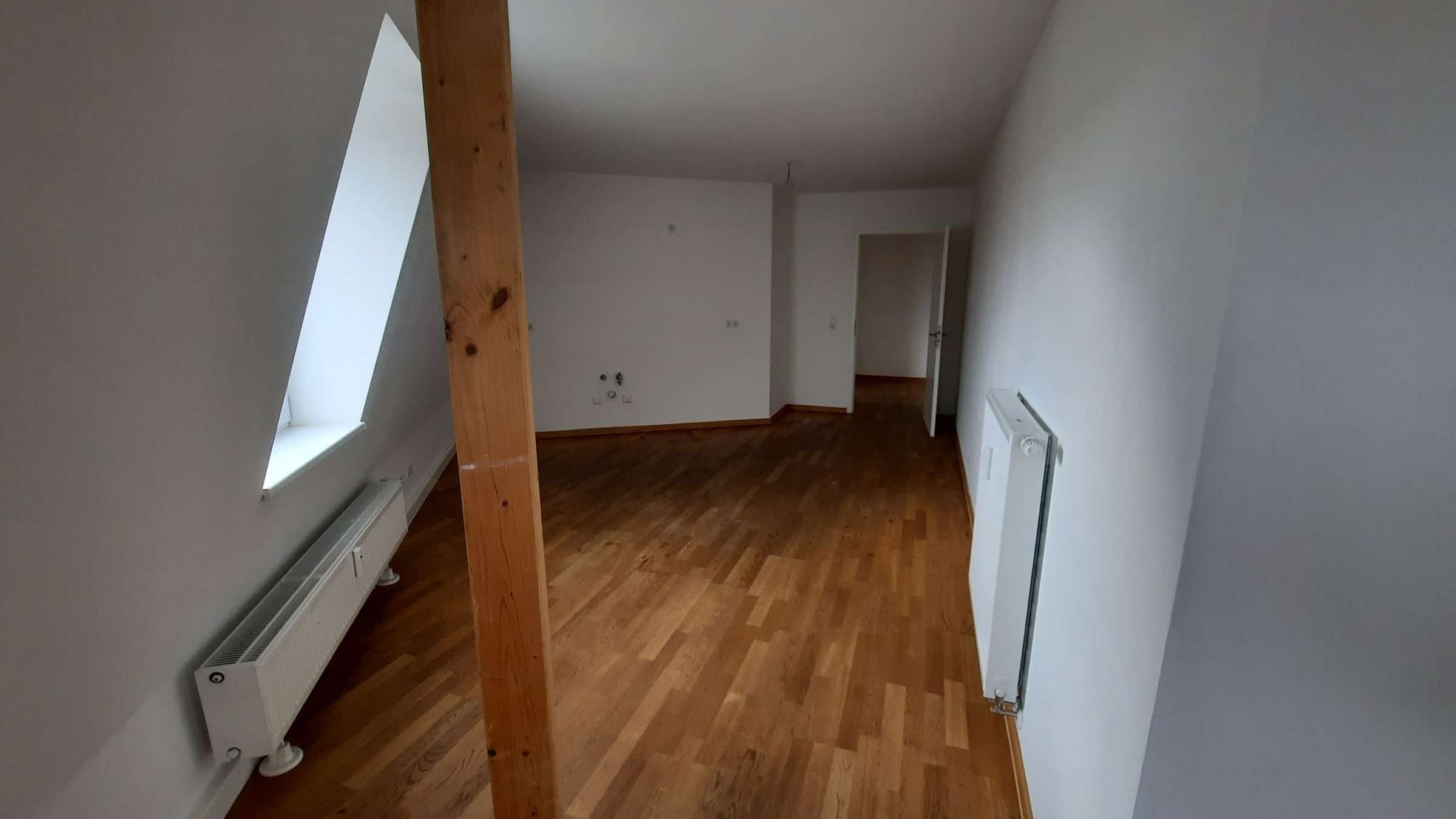 Geräumige 2-Zimmer-Wohnung mit modernem Duschbad und Balkon in Erfurt
