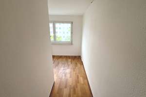Wohnen, wie es zum Leben passt – 4 Räume mit Balkon! – Otto-Rothe-Str. 37, 7549 Lusan-Brüte, Gera – Vorschaubild 6
