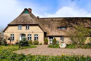 Stilvolles Landhaus für die ganze Familie – Die vollständige Adresse der Immobilie erhältst du vom Anbieter., 25725 Schafstedt – Vorschaubild 1
