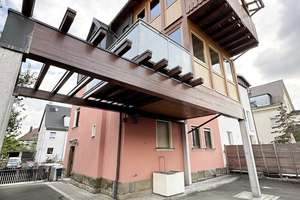 Doppelhaushälfte mit 3 Garagen, Wintergarten, Balkon und kleinem Garten! In guter Lage, Stadtteil Gl – Die vollständige Adresse der Immobilie erhältst du vom Anbieter., 95447 Glocke/Saas, Bayreuth – Vorschaubild 3