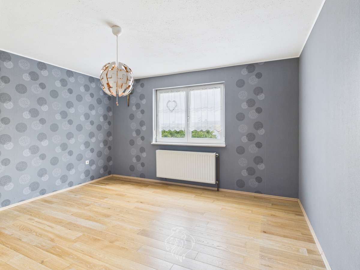 Immobilie in Großeibstadt - Einfamilienhaus mit Scheune in Großeibstadt - viel Platz für Träume, Hobbys & Familie - Bild 1