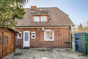 Bremen-Osterholz: Sanierungsbedürftige Doppelhaushälfte mit großem Grundstück  – Die vollständige Adresse der Immobilie erhältst du vom Anbieter., 28307 Osterholz (Ortsteil), Bremen – Vorschaubild 4
