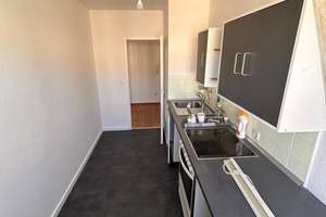 Renoviertes Zuhause mit zwei Zimmern, Balkon und EBK in Hannover Misburg – Seckbruchstraße 15, 30629 Misburg-Nord, Hannover – Vorschaubild 3