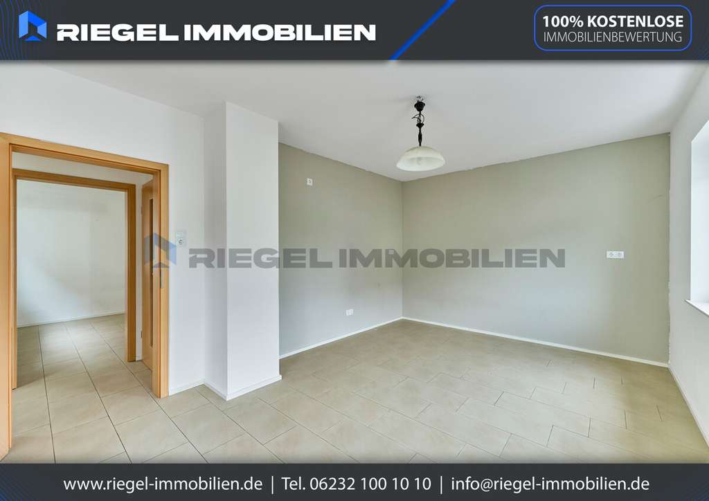 Immobilie in Hanhofen - Sie hier? Wir auch! Bezahlbares EFH mit Scheune und Gartenbereich in einem gepflegtem Zustand - Bild 3