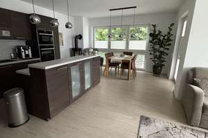 Zur Selbstnutzung! barrierearme 4-Raumwohnung mit Vollbad, FB-Hzg., HWR, Kamin und Süd-Balkon – Die vollständige Adresse der Immobilie erhältst du vom Anbieter., 18055 Brinckmansdorf, Rostock – Vorschaubild 3