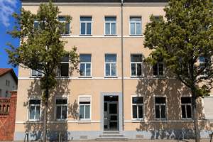 frisch renovierte Erdgeschosswohnung mit Terrasse und grünem Rückzugsort