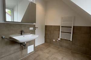Lichtdurchflutete Dachgeschosswohnung mit sonniger Dachterrasse – Vogesenstr 15c, 81825 Waldtrudering, München – Vorschaubild 23