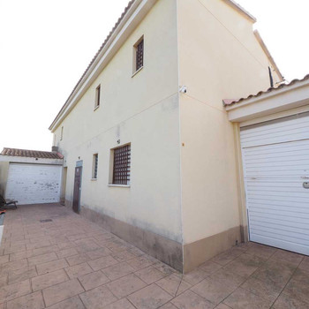 EINFAMILIENHAUS ALS REIHENHAUS IN SANTA OLIVA, GEBIET LES PEDRERES ZU VERKAUFEN