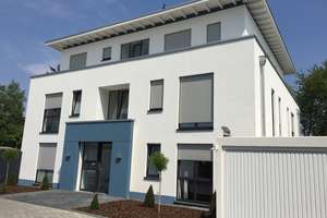 Moderne Erdgeschoßwohnung 3 Zi. 95 m2 mit eigenem Garten frei ab 01.08.26 provisionsfrei
