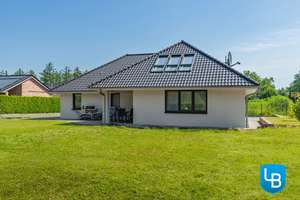 Neuwertig, elegant und energieeffizient – ein Haus, das Zukunft baut. – Die vollständige Adresse der Immobilie erhältst du vom Anbieter., 24610 Trappenkamp – Vorschaubild 2