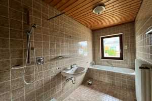 Einfamilienhaus in Ortsrandlage mit zwei Garagen und potentieller ELW – Schwarzwald-Baar-Kreis – Vorschaubild 11