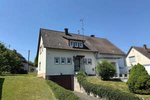 Charmante Doppelhaushälfte mit Potenzial  – Die vollständige Adresse der Immobilie erhältst du vom Anbieter., 72336 Balingen – Vorschaubild 2
