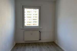 Schöne Familien-Wohnung mit viel Platz - mit Aufzug, Balkon und Wannenbad! – Ahrenshooper Straße 12, 13051 Neu-Hohenschönhausen, Berlin – Vorschaubild 5