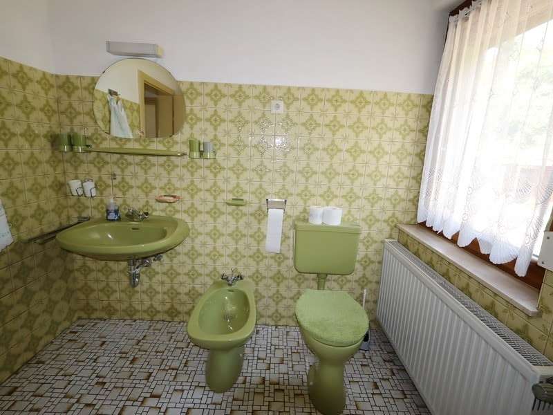 Immobilie in Horschbach - Geräumiges Zweifamilienhaus mit Gestaltungsmöglichkeiten - Bild 2