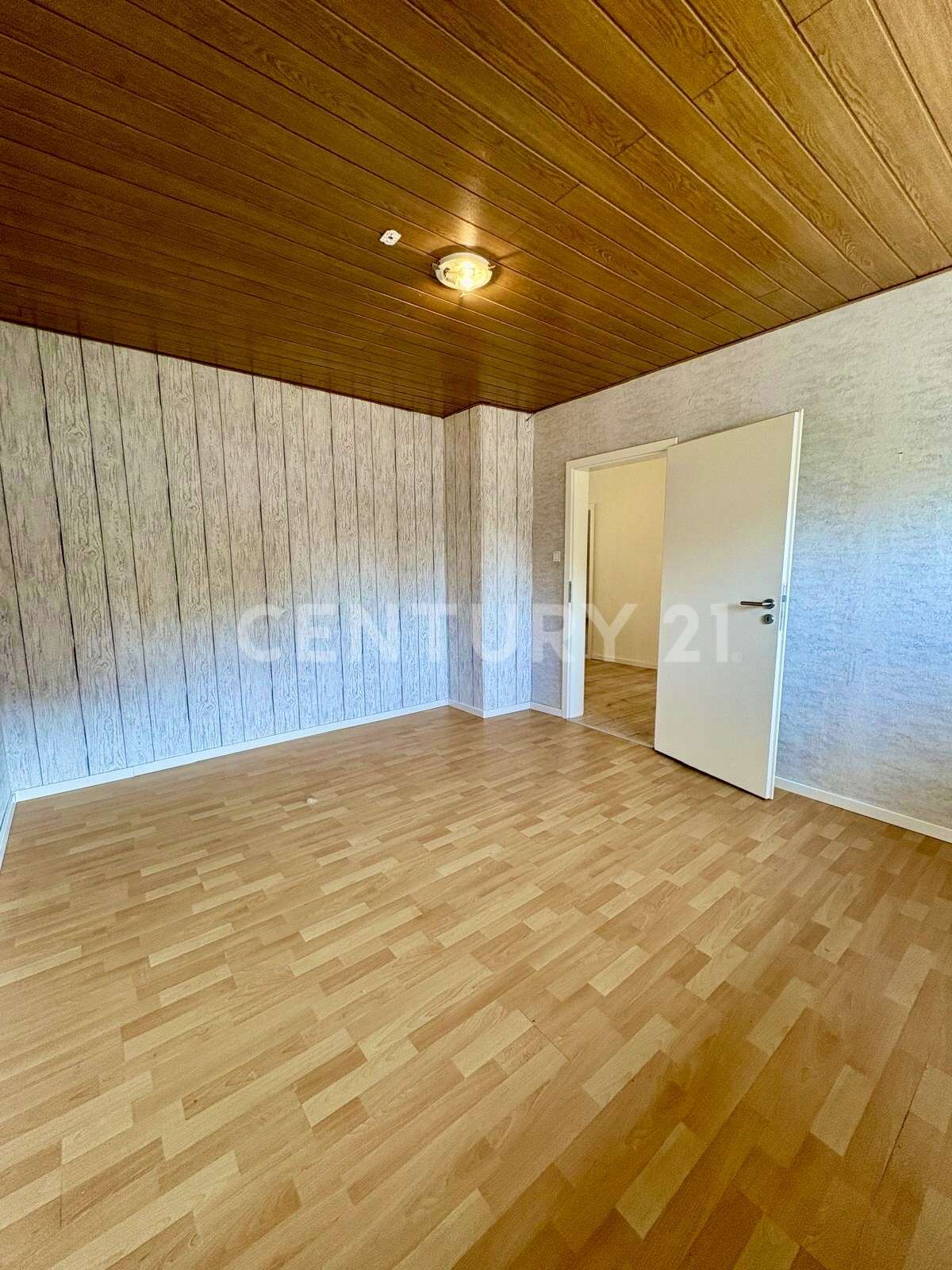 Immobilie in Schönenberg-Kübelberg - Geräumiges 1-2 Familienhaus in zentraler Lage - viel Platz für Ihre Ideen! - Bild 4