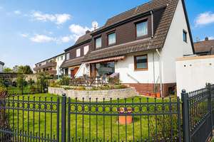 Familienidyll in Berlin-Rudow – Doppelhaushälfte mit Garten und Terrasse – Die vollständige Adresse der Immobilie erhältst du vom Anbieter., 12357 Rudow, Berlin – Vorschaubild 1