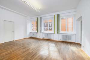 Raum für Ideen – Großzügige Altbauwohnung mit 4 Zimmern im Herzen von Augsburg – Die vollständige Adresse der Immobilie erhältst du vom Anbieter., 86150 Innenstadt. St. Ulrich-Dom, Augsburg – Vorschaubild 2